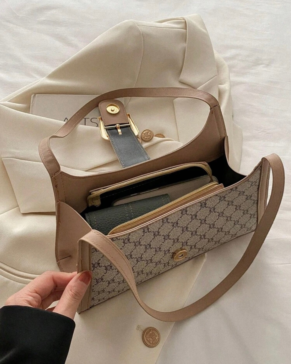 SIGNATURE BUCKLE SHOULDER BAG (SHEIN)